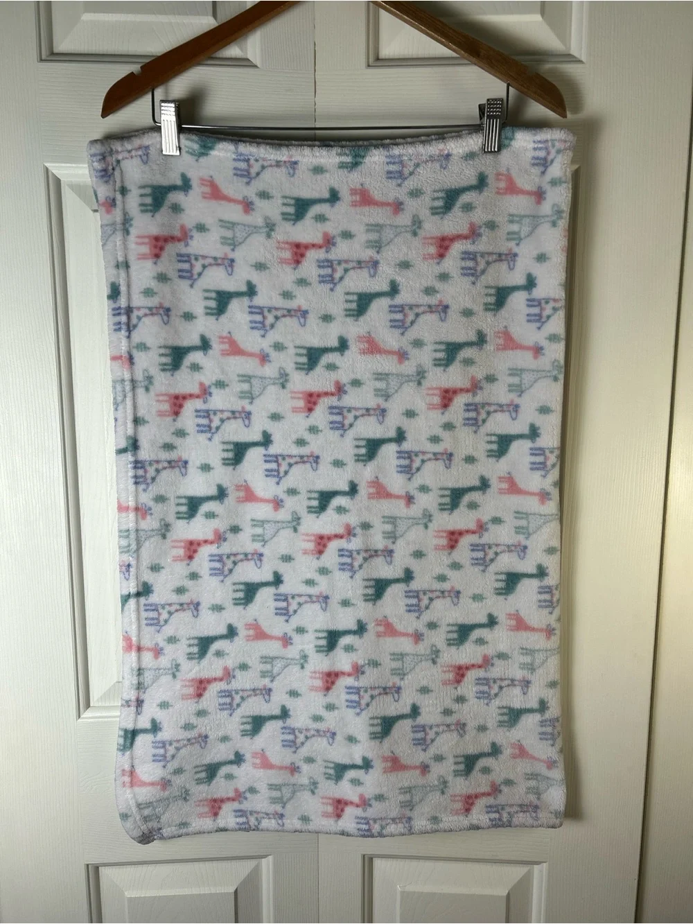 Crevent Giraffe Print Baby Blanket Pink White Green Blue Security Lovey